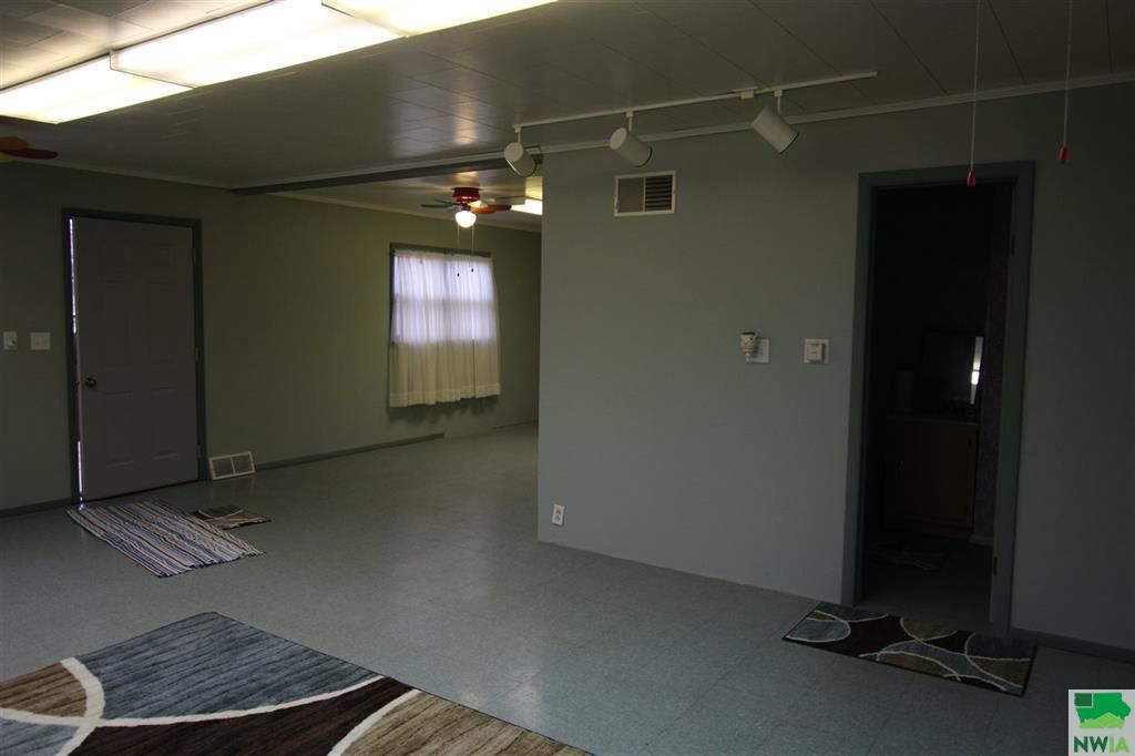 South Agora: South Agora, Marathon, IA 50565